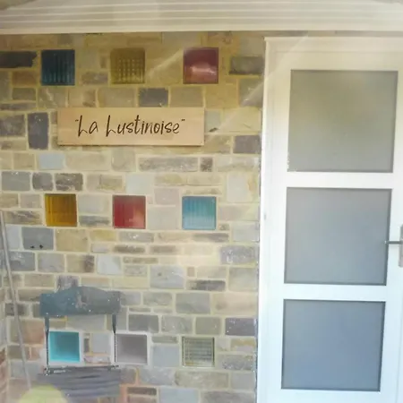 Bed & Breakfast La Lustinoise 4*