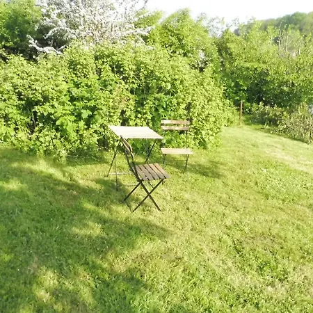 La Lustinoise Bed & Breakfast *